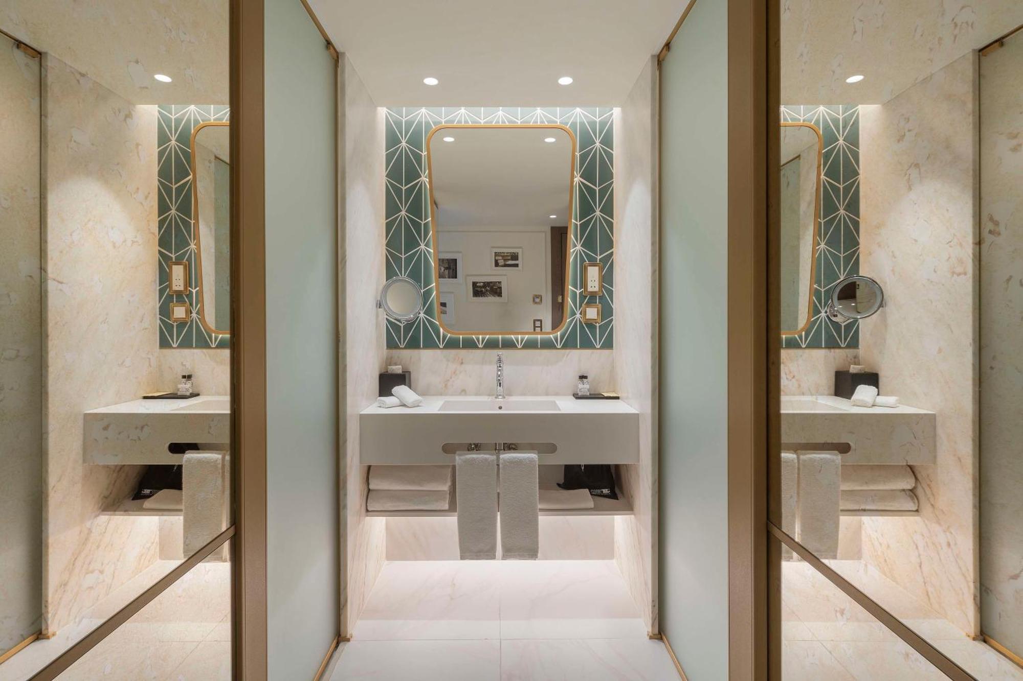 The Emerald House Lisbon - Curio Collection By Hilton Exterior photo