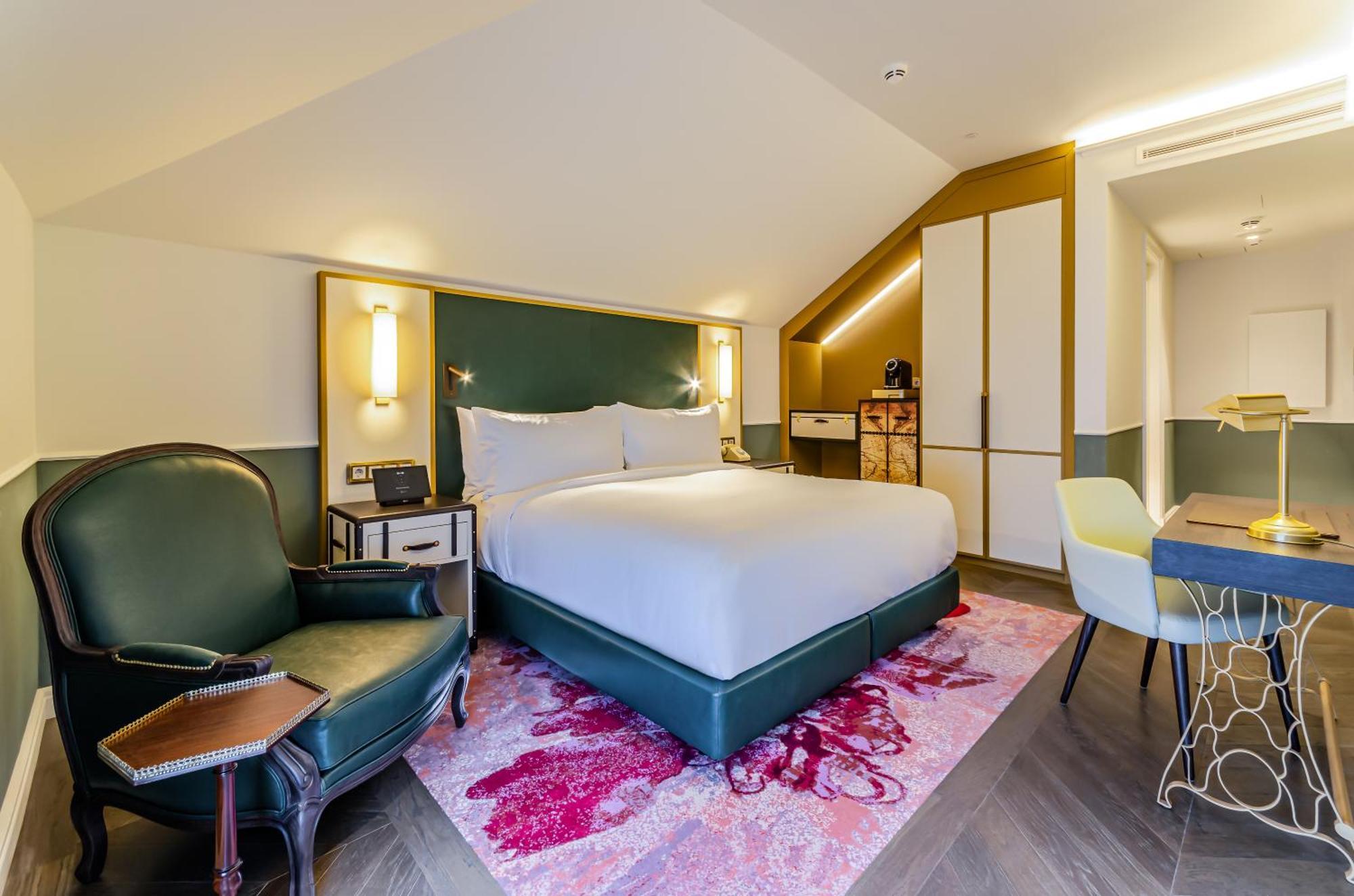 The Emerald House Lisbon - Curio Collection By Hilton Exterior photo